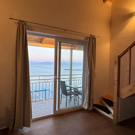 Avra Benitses Apartamento *